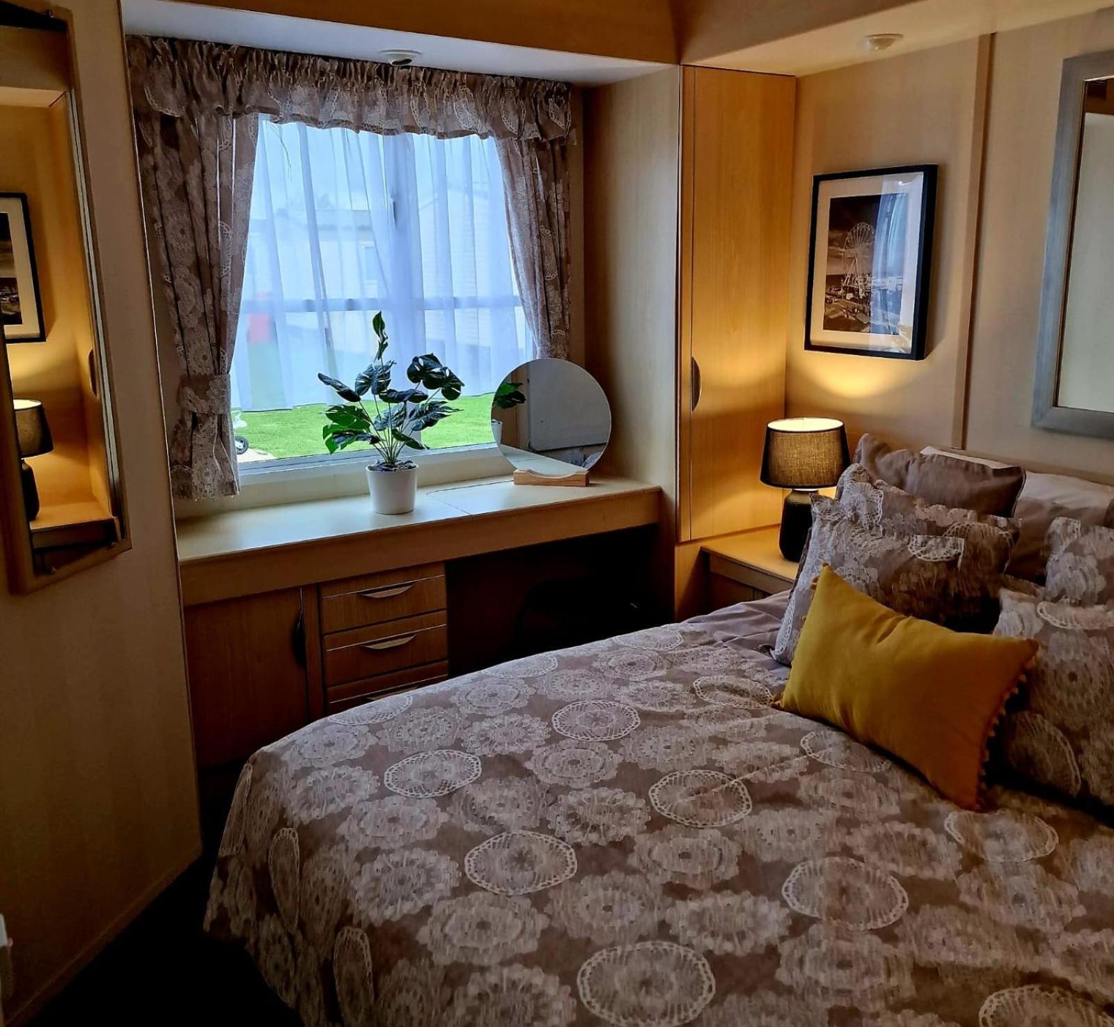 Sunshine Atlas Glamping Retreat Jaywick Sands Exterior foto