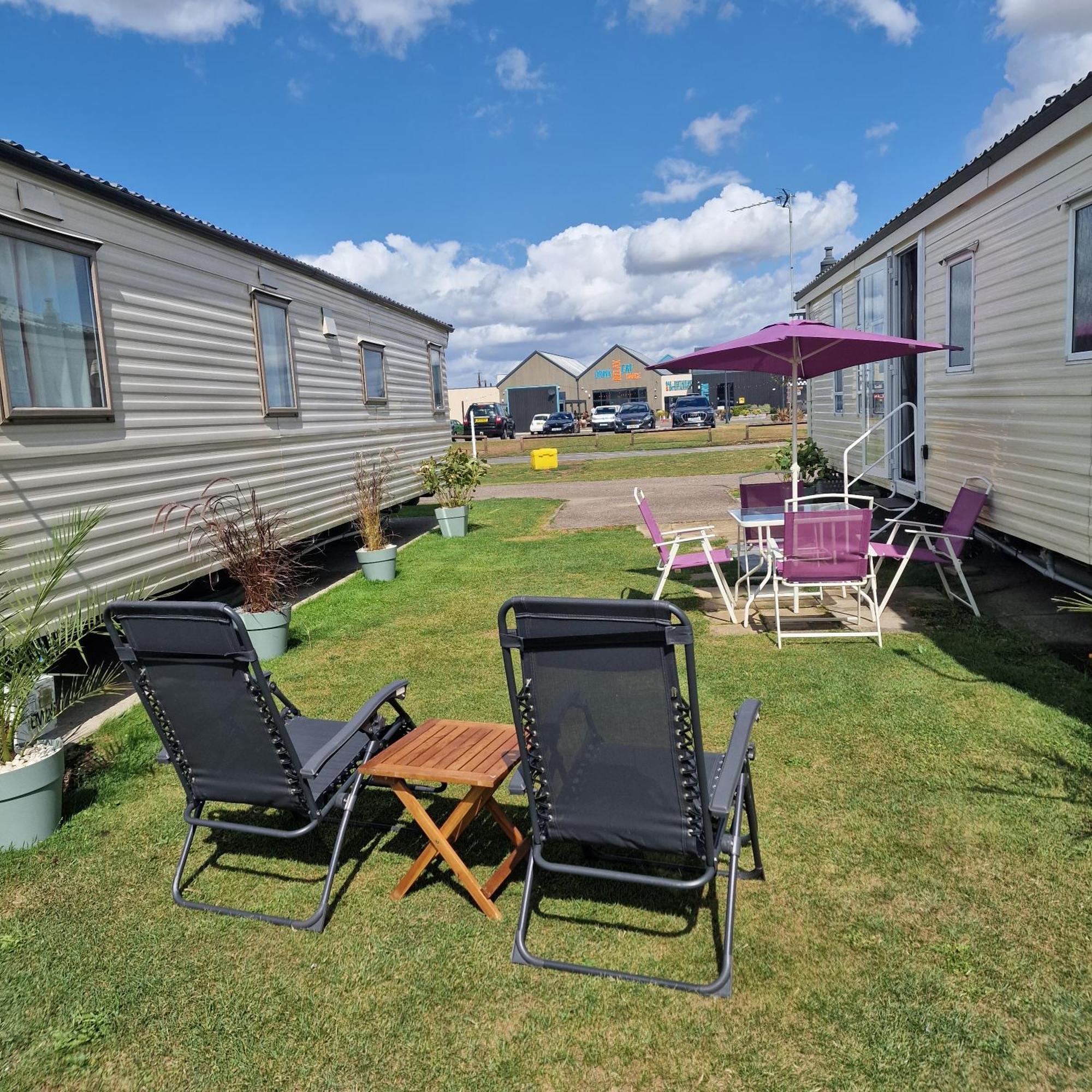 Sunshine Atlas Glamping Retreat Jaywick Sands Exterior foto